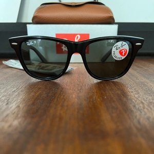 NWT - Original Wayfarer Polarized Sunglasses Black